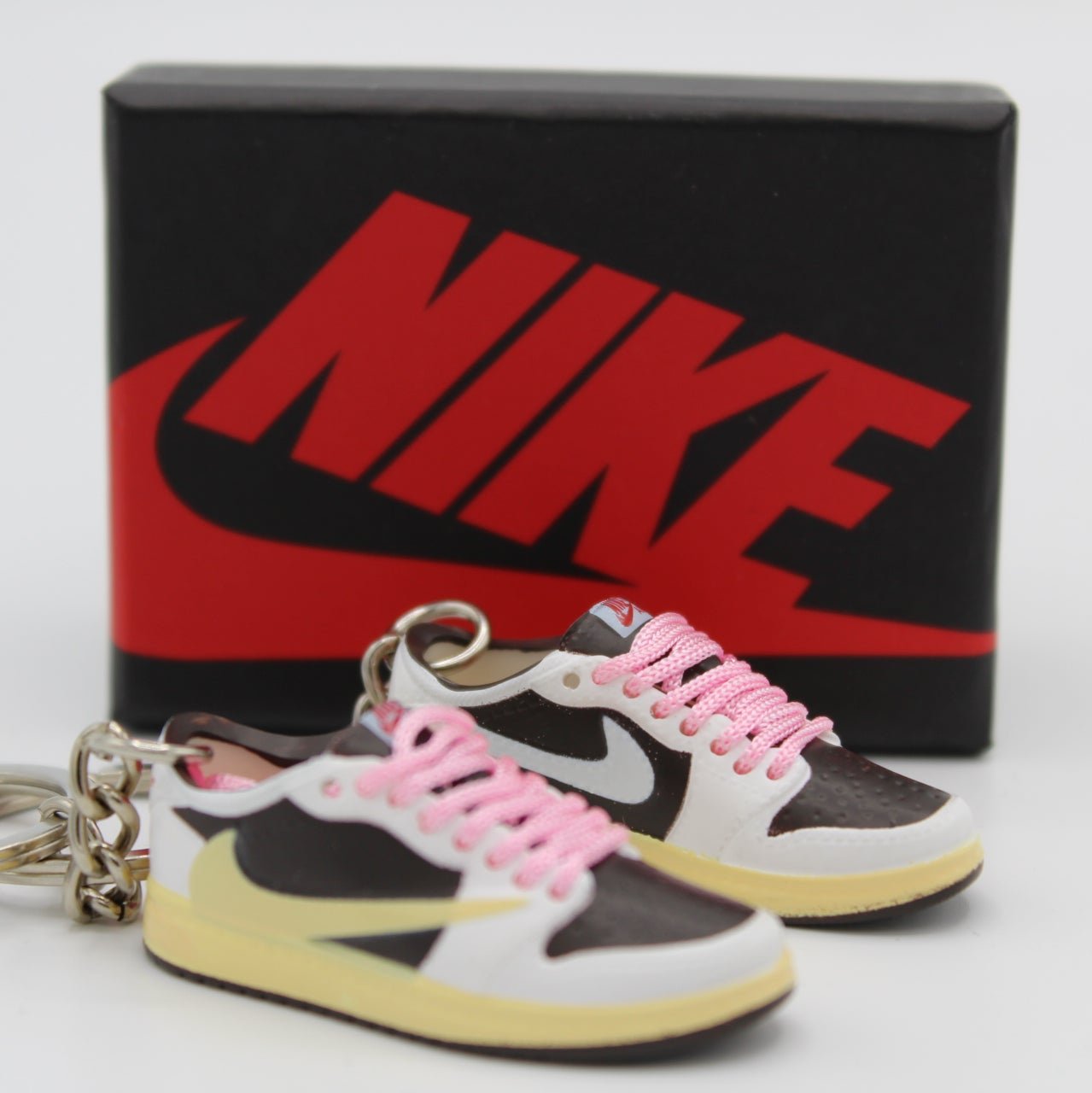 Portachiavi Jordan 1 Low Travis Reverce Mocha Laccio Rosa Dream74