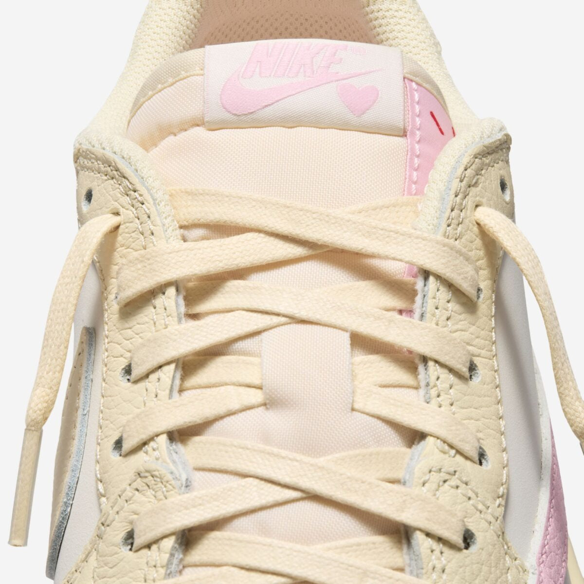 Air Jordan 1 Retro Low OG SP Travis Scott Shy Pink
